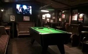 Le billard du bar O'Sullivans à Paris