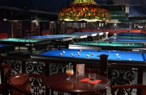 La grande salle de billard du club shoot again Paris Nation